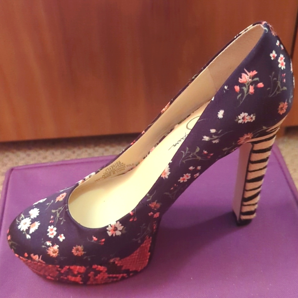 Jessica Simpson mixed texture Pump